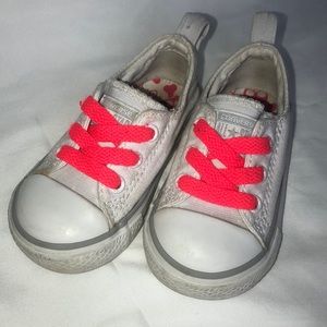 White elastic converse